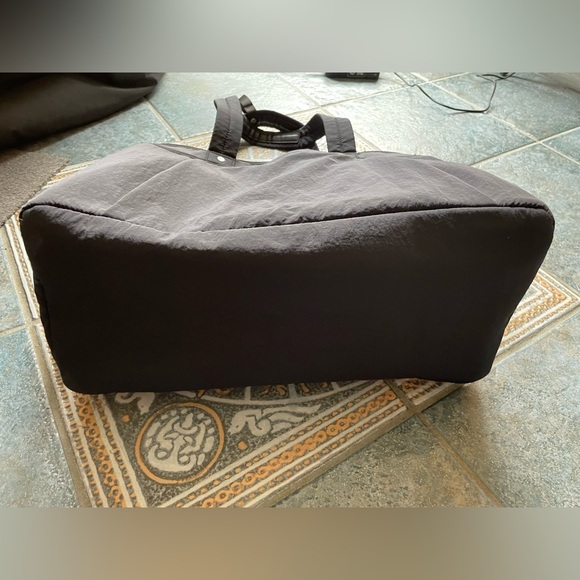 Lululemon Throwback Triple-Zip Duffle Bag 25L - Picture 8 of 12